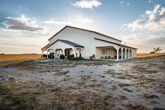 $925,000 | 1548 Road 18, Howard, KS 67349