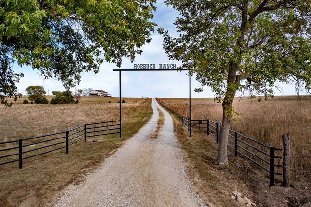 $925,000 | 1548 Road 18, Howard, KS 67349