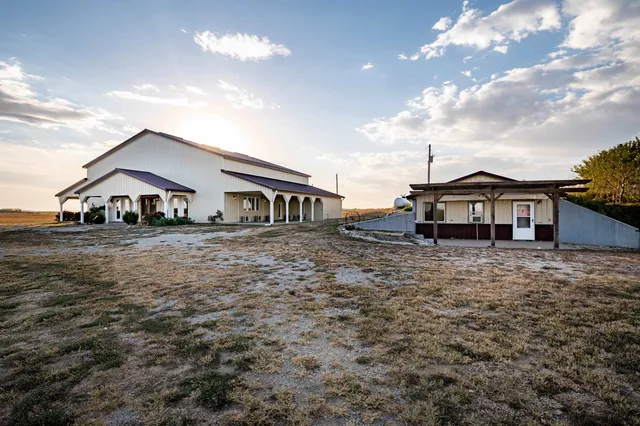 $925,000 | 1548 Road 18, Howard, KS 67349