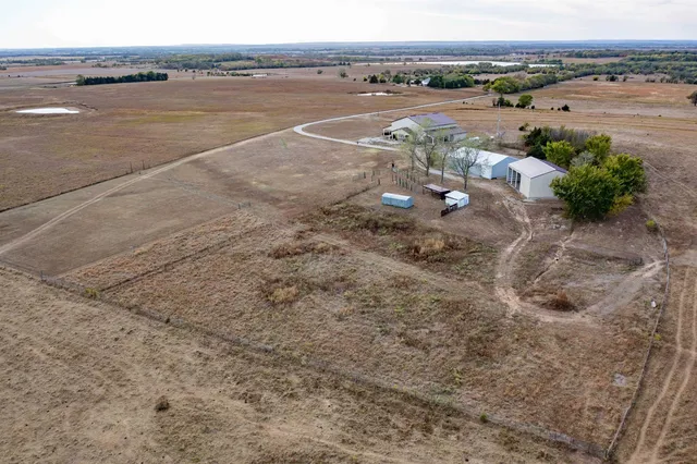 $925,000 | 1548 Road 18, Howard, KS 67349
