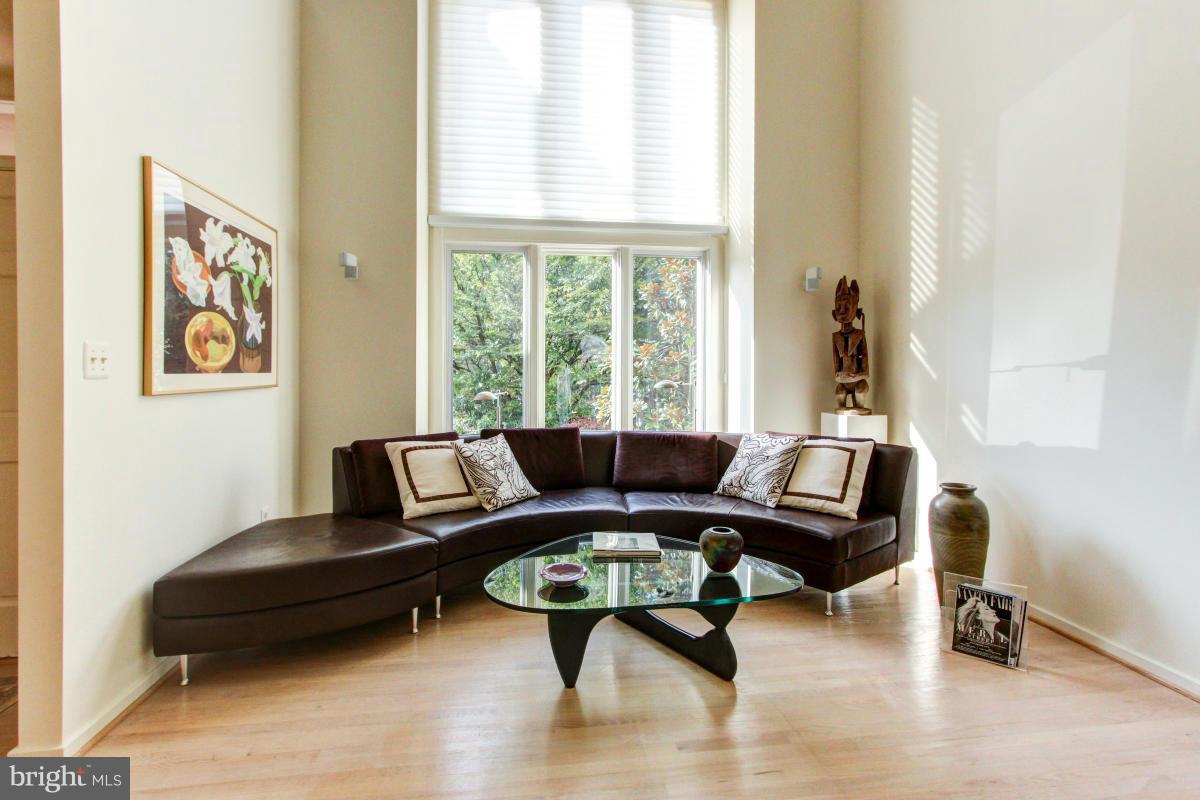 11570 Hemingway Drive Reston, VA 20194 - Photo 3 of 30 Living Room
