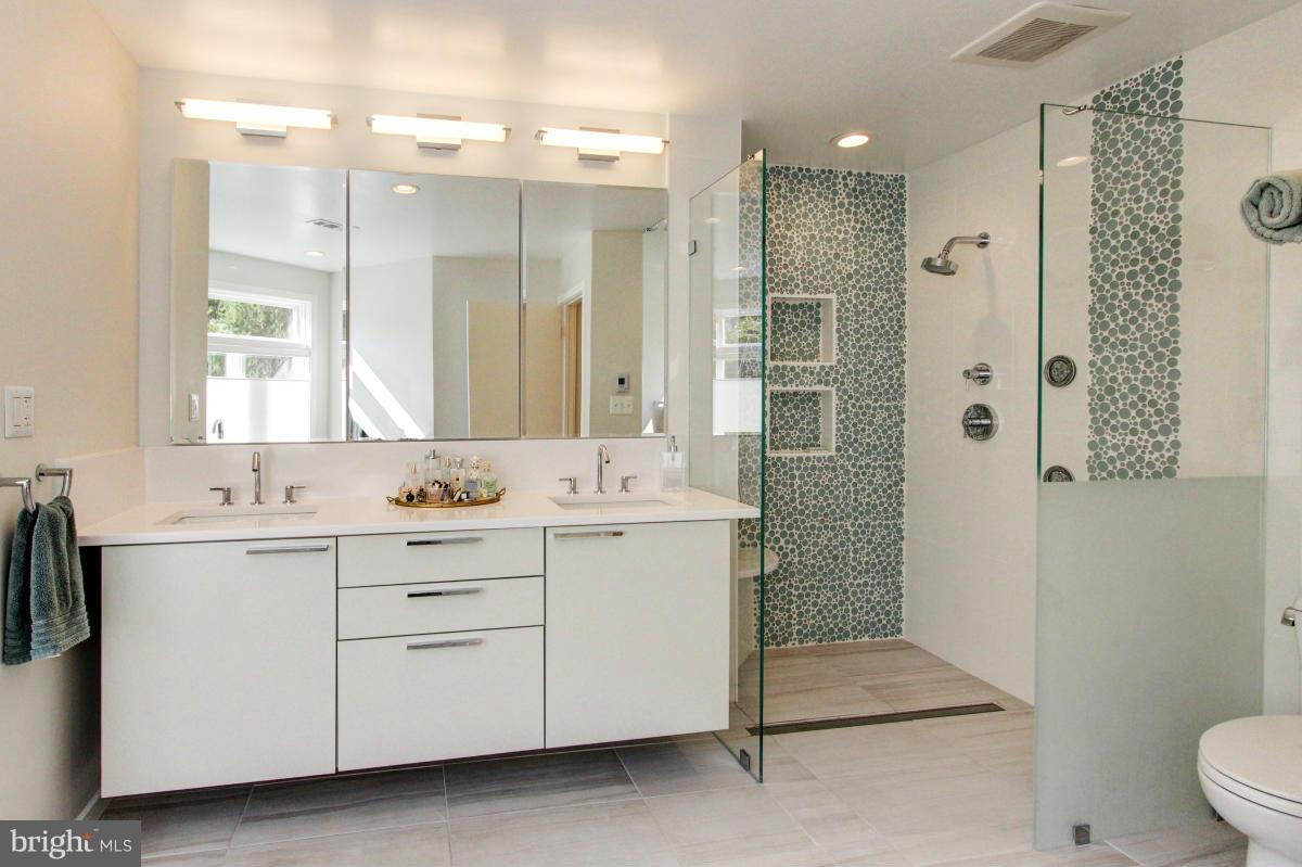 11570 Hemingway Drive Reston, VA 20194 - Photo 23 of 30 Bath (Master)