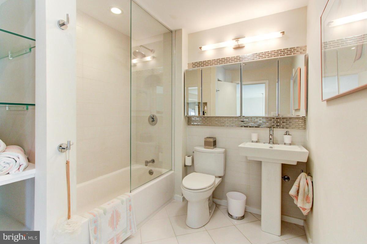 11570 Hemingway Drive Reston, VA 20194 - Photo 26 of 30 Bath