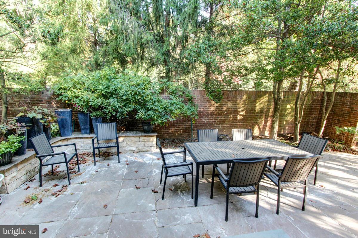 11570 Hemingway Drive Reston, VA 20194 - Photo 28 of 30 Exterior (Rear)