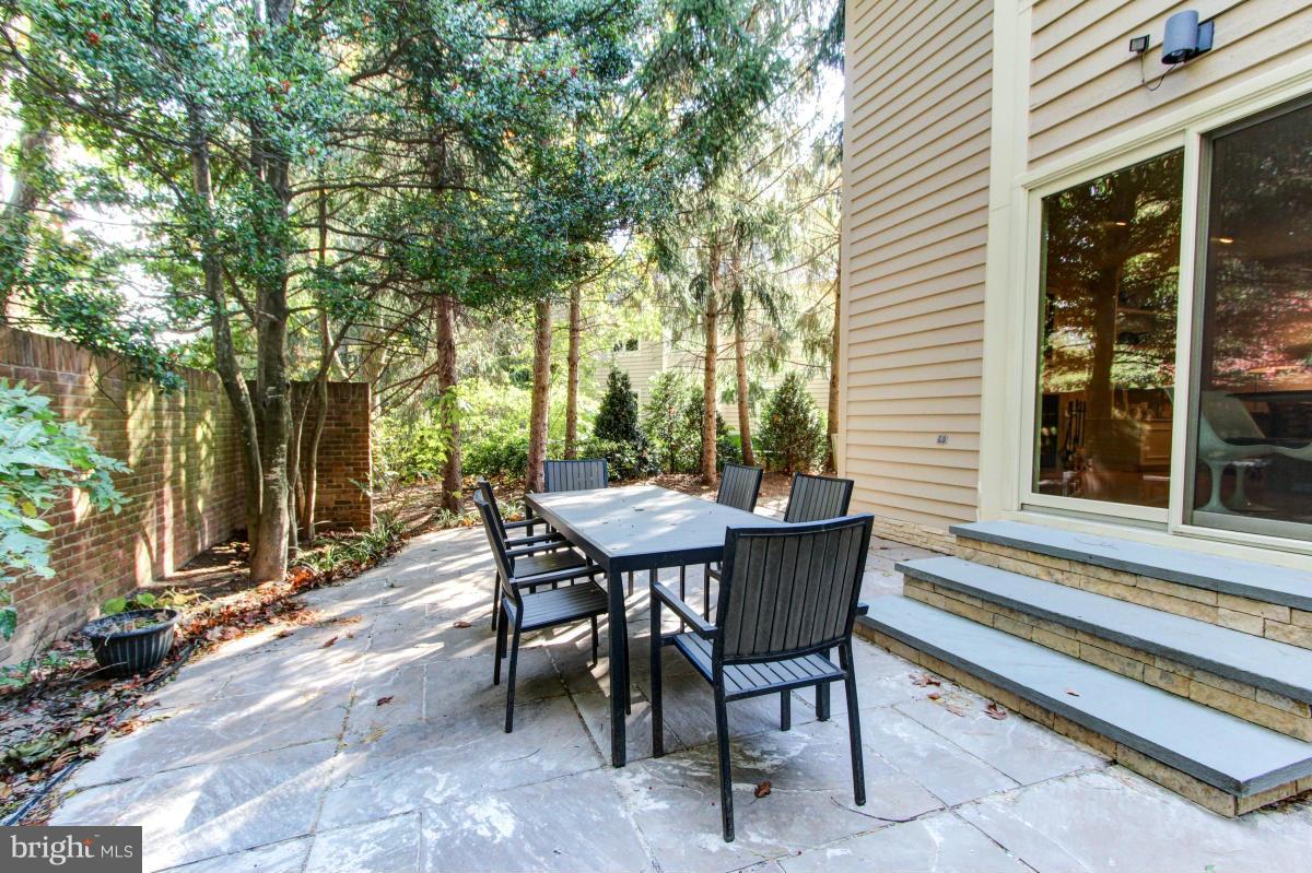 11570 Hemingway Drive Reston, VA 20194 - Photo 29 of 30 Exterior (Rear)