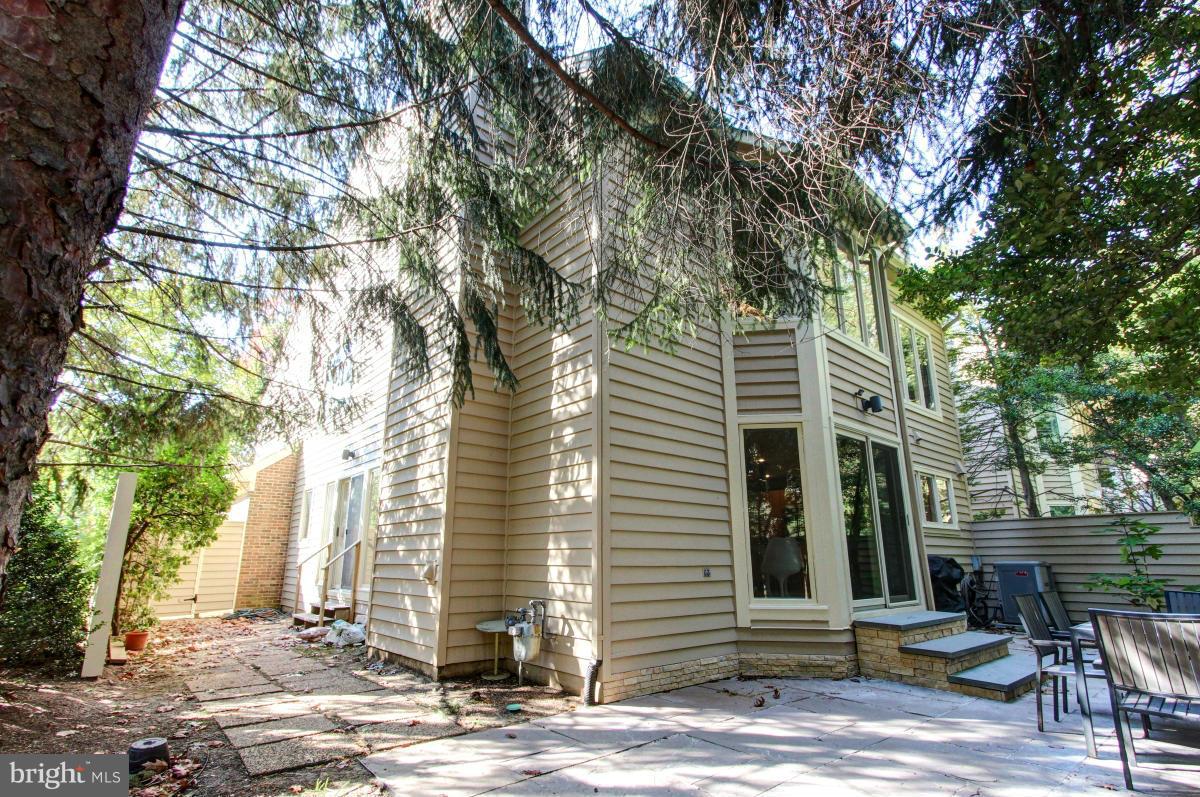 11570 Hemingway Drive Reston, VA 20194 - Photo 30 of 30 Exterior (Rear)