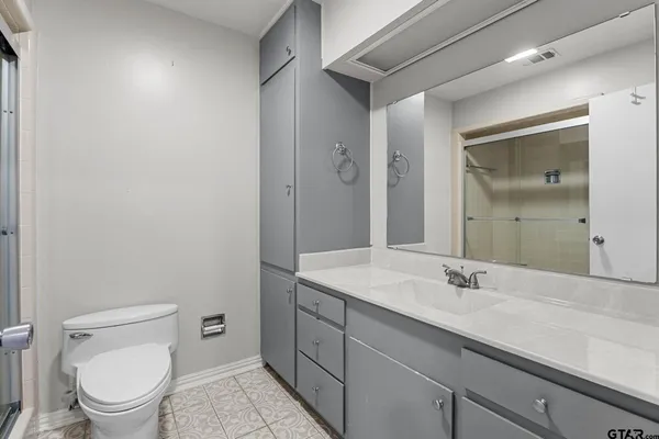a bathroom with a toilet and a shower