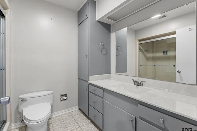a bathroom with a toilet and a shower