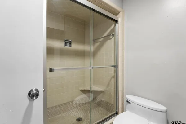 a view of an empty room with a kitchen