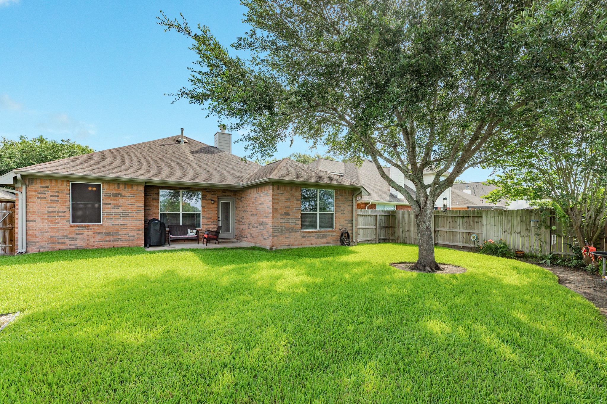 13808 Stark Bridge Lane Rosharon, TX 77583 - Photo 30 of 39 another view of the oversized back yard