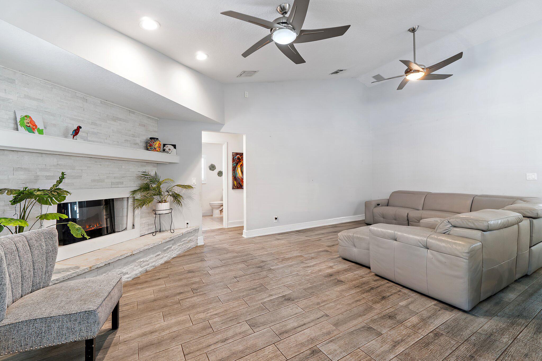 13033 160th Road North Jupiter, FL 33478 - Photo 14 of 42 h
