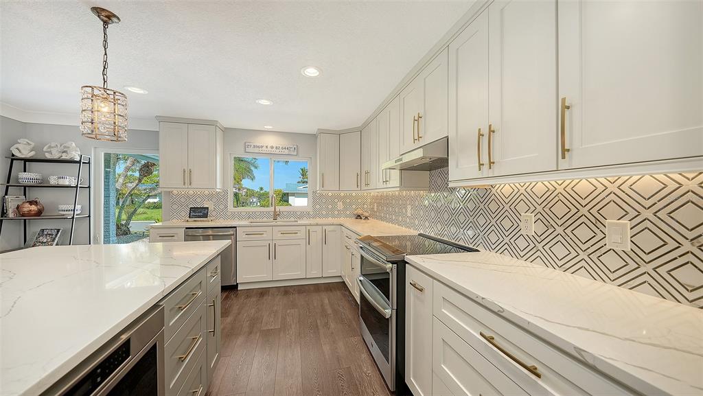 1050 Bogey Lane Longboat Key, FL 34228 - Photo 12 of 57