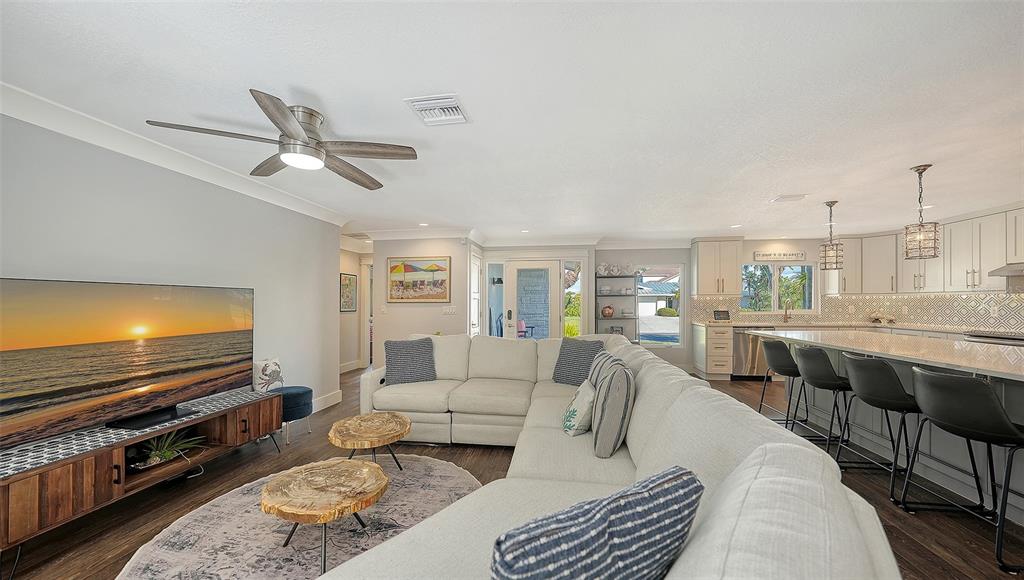 1050 Bogey Lane Longboat Key, FL 34228 - Photo 15 of 57