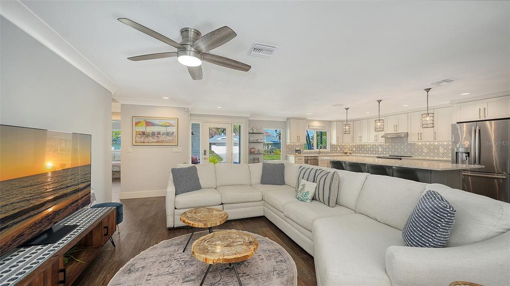 1050 Bogey Lane Longboat Key, FL 34228 - Photo 16 of 57