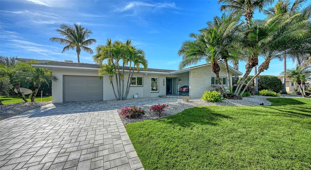 1050 Bogey Lane Longboat Key, FL 34228 - Photo 2 of 57