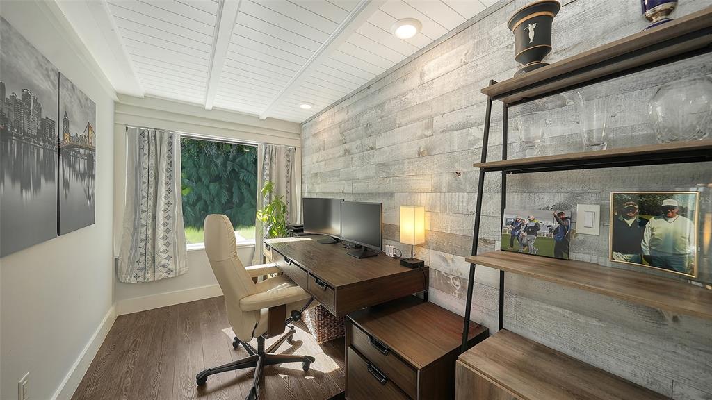 1050 Bogey Lane Longboat Key, FL 34228 - Photo 22 of 57