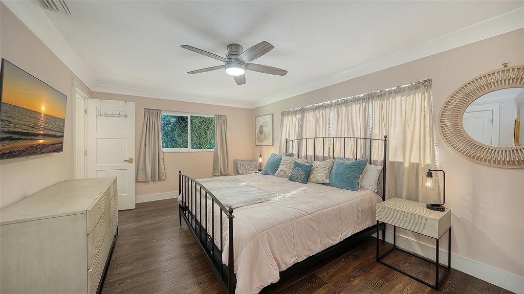 1050 Bogey Lane Longboat Key, FL 34228 - Photo 23 of 57