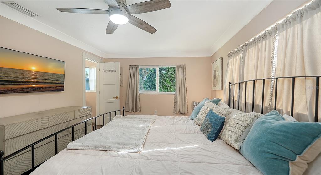 1050 Bogey Lane Longboat Key, FL 34228 - Photo 24 of 57