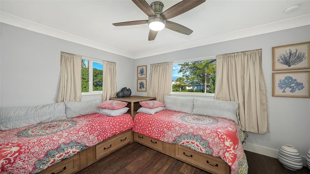 1050 Bogey Lane Longboat Key, FL 34228 - Photo 27 of 57