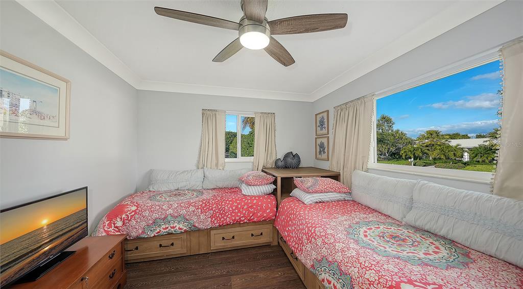 1050 Bogey Lane Longboat Key, FL 34228 - Photo 28 of 57