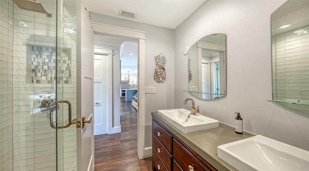 1050 Bogey Lane Longboat Key, FL 34228 - Photo 30 of 57