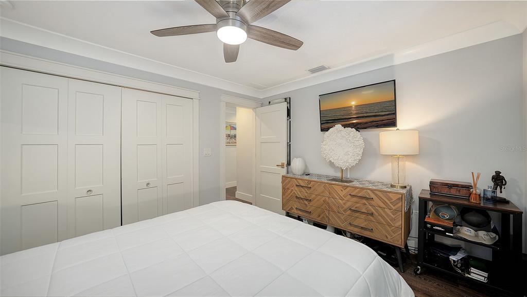 1050 Bogey Lane Longboat Key, FL 34228 - Photo 32 of 57