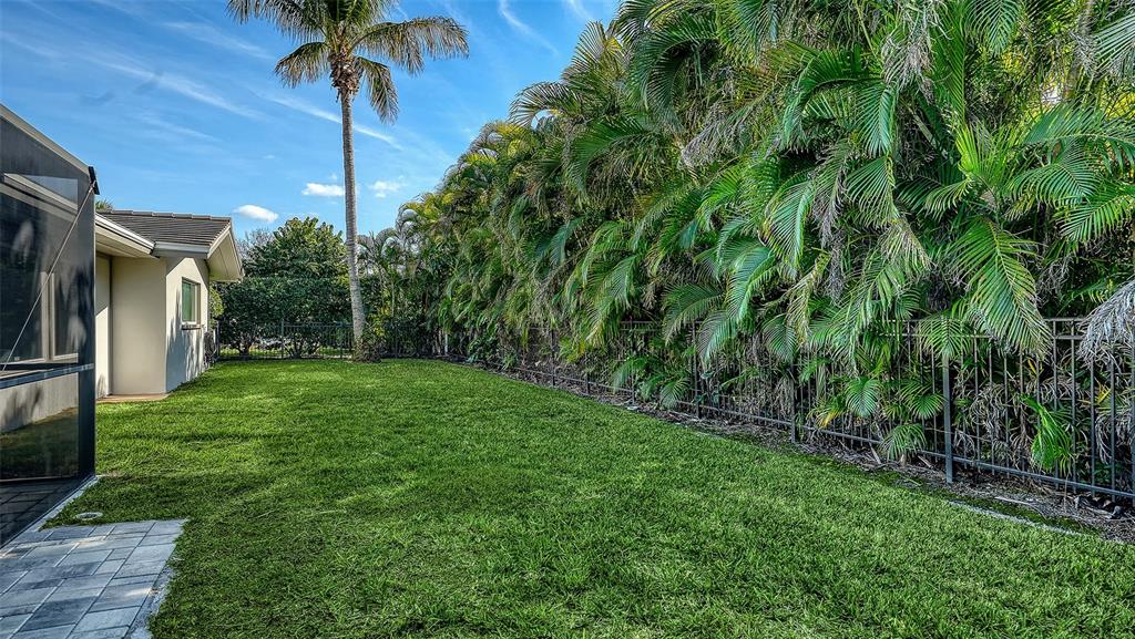 1050 Bogey Lane Longboat Key, FL 34228 - Photo 41 of 57