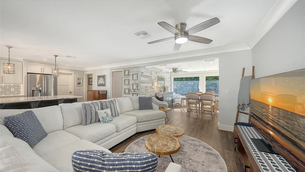 1050 Bogey Lane Longboat Key, FL 34228 - Photo 5 of 57