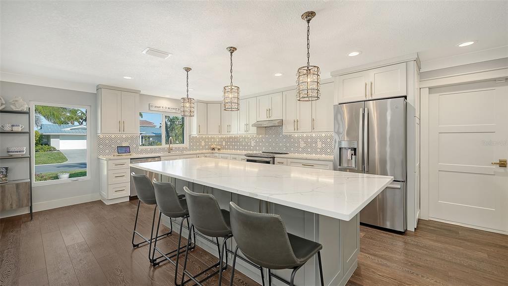 1050 Bogey Lane Longboat Key, FL 34228 - Photo 10 of 57