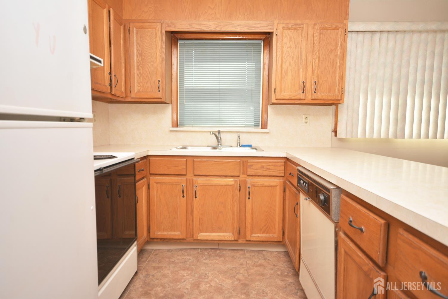 9 Emma Place Middlesex, NJ 08846 - Photo 5 of 32 a utility room with cabinets dryer and washer