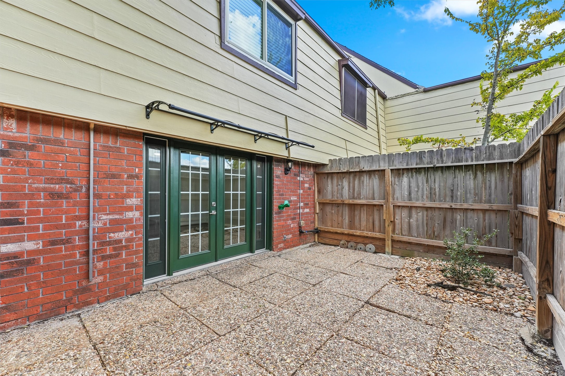 11550 Chimney Rock Road, Unit 536 Houston, TX 77035 - Photo 23 of 28 View of patio with rear entrance