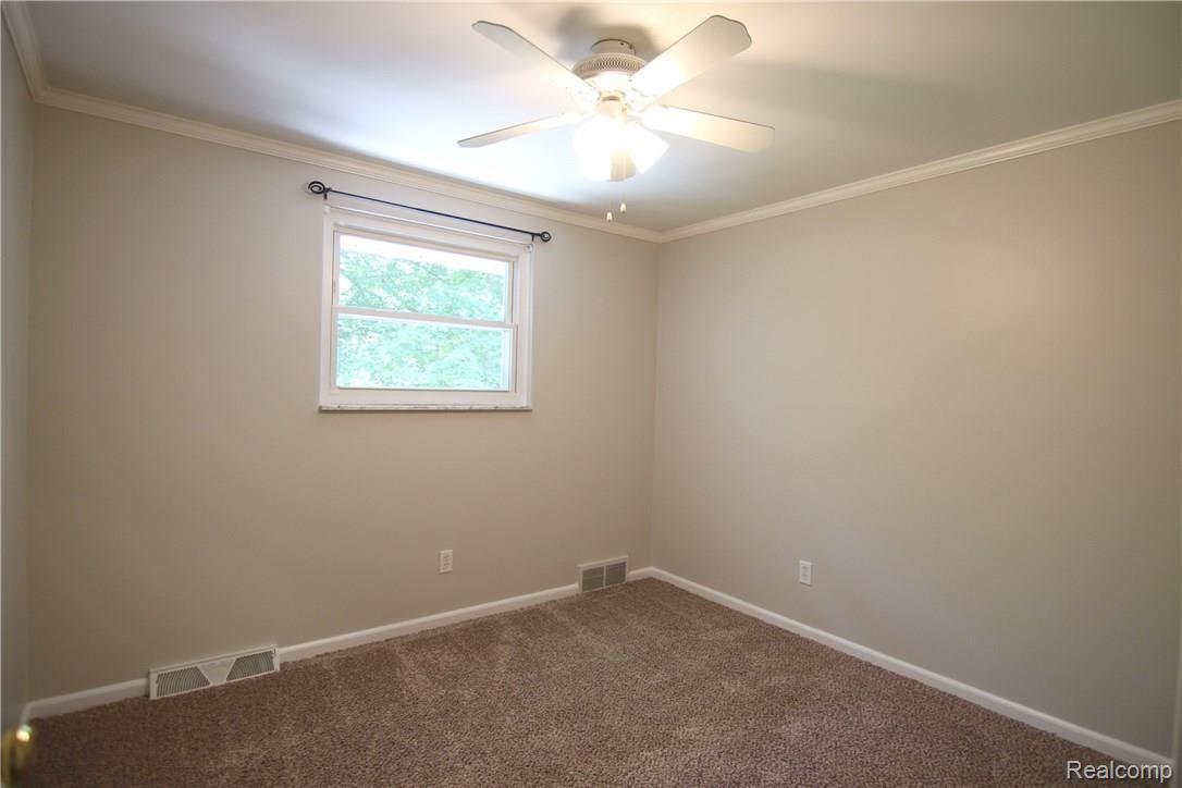 471 West Maryknoll Road Rochester, MI 48309 - Photo 18 of 33 Bedroom 1