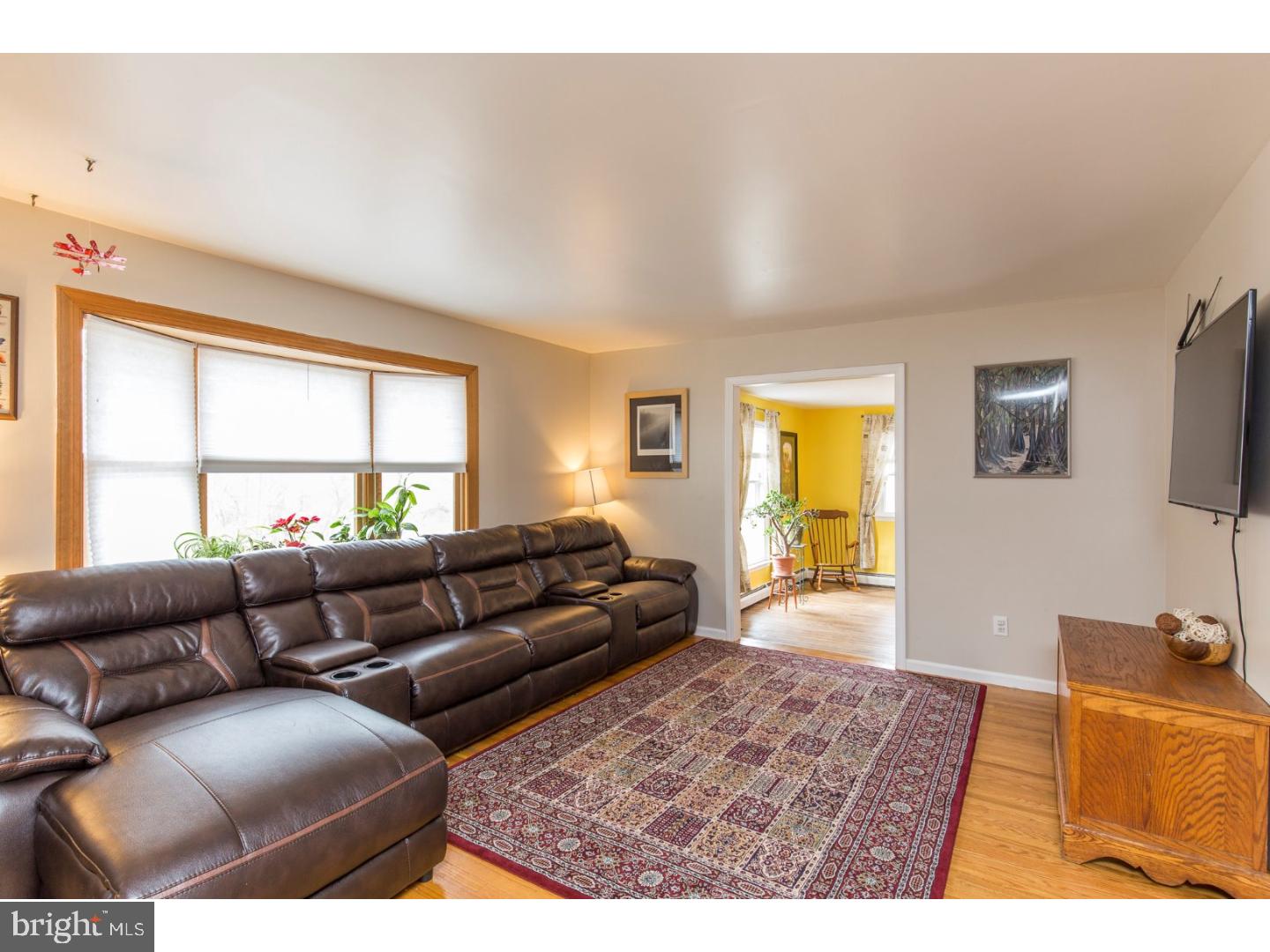 65 Thornton Road Thornton, PA 19373 - Photo 4 of 25 Living Room