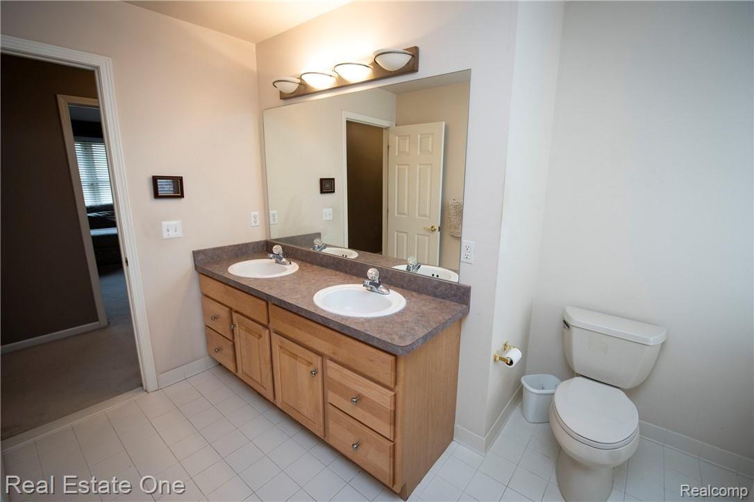 1305 Kentfield Drive Rochester, MI 48307 - Photo 25 of 38 CKR_1305Kirkfield_6689.jpg