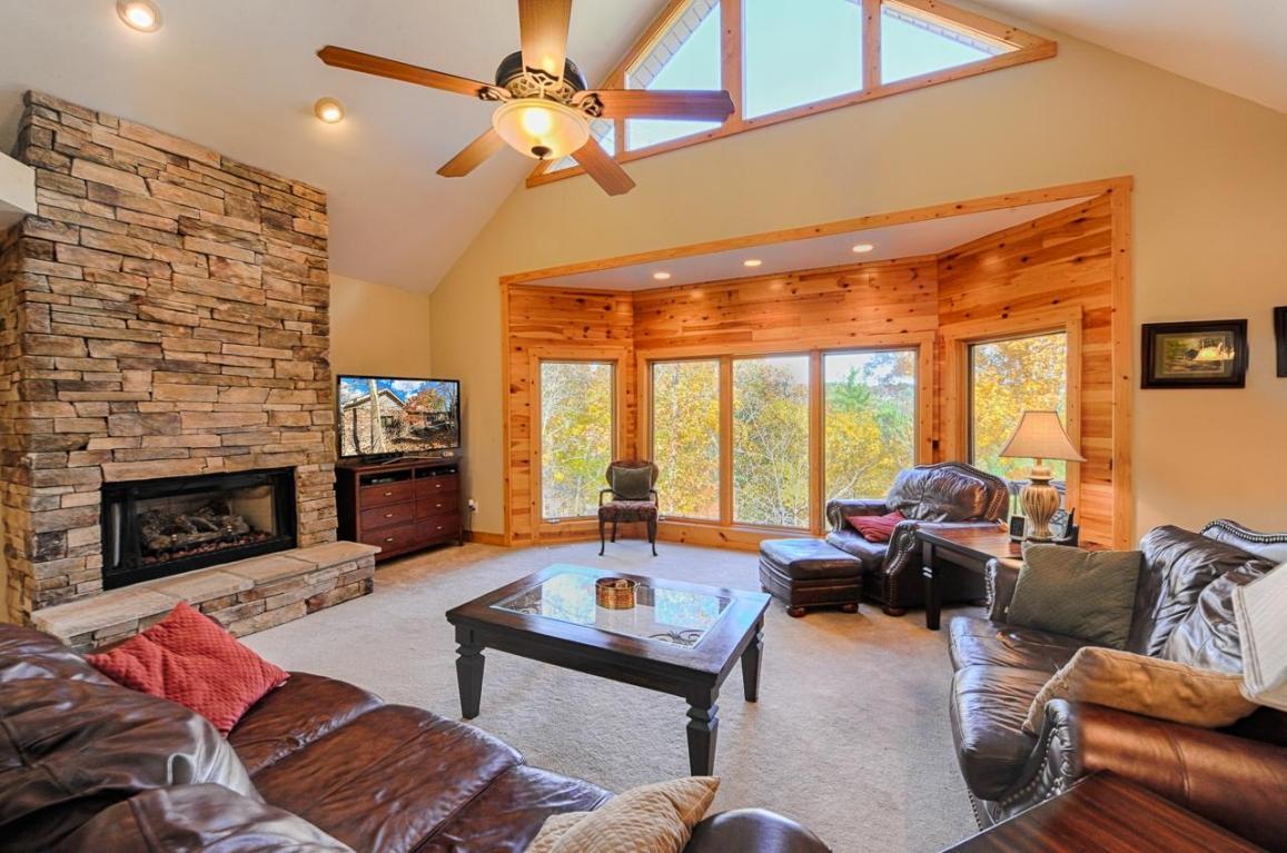 430 Laurel Road Townsend, TN 37882 - Photo 7 of 23 Living Room