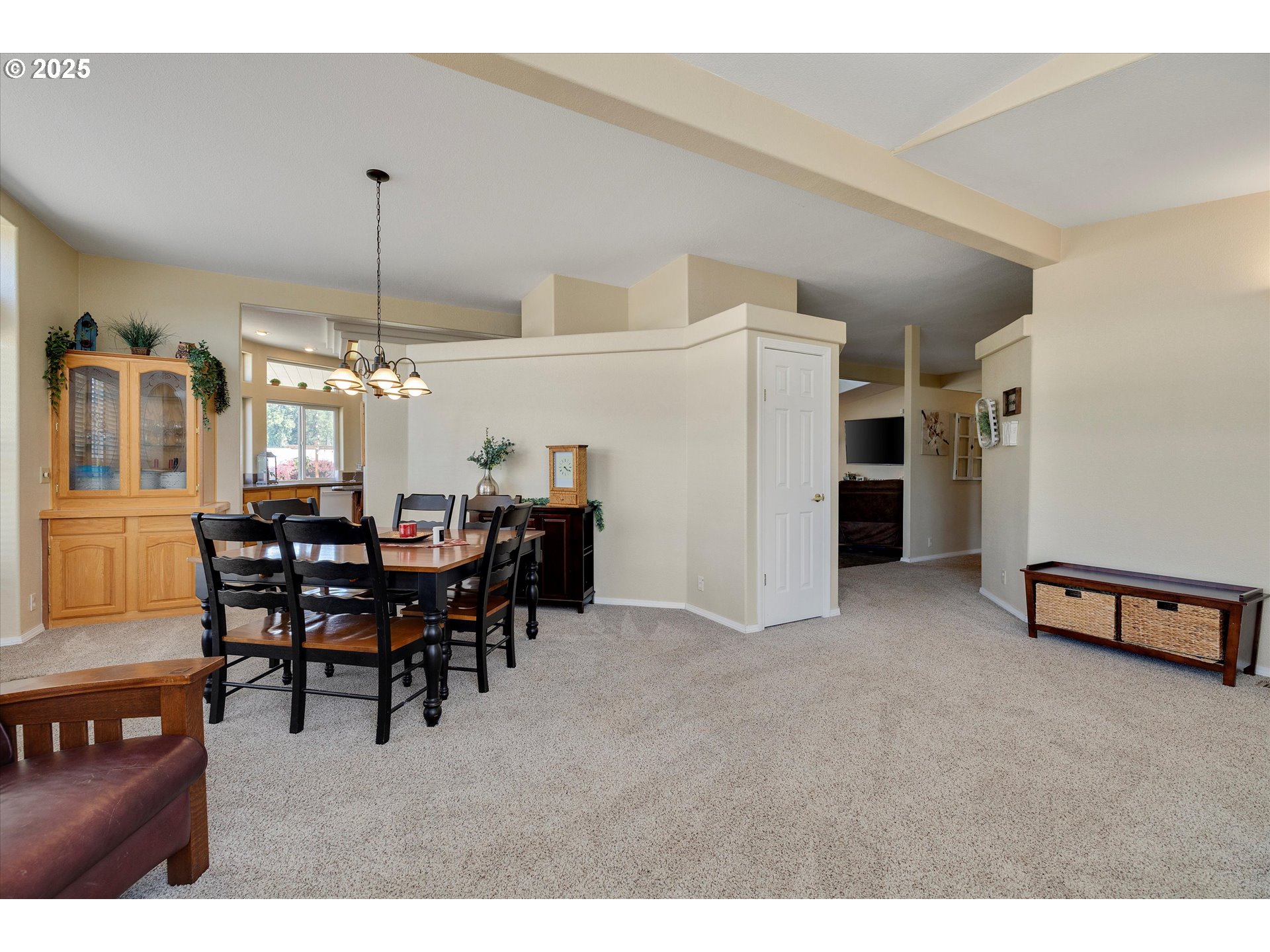 24932 South Blundell Road Canby, OR 97013 - Photo 7 of 45 Living Room/Dining Room