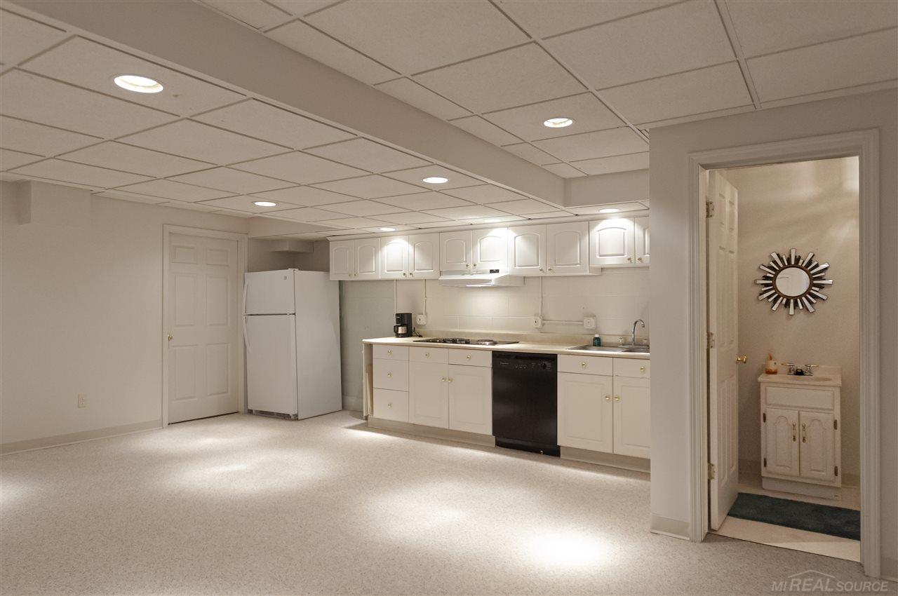987 Lake Shore Road Grosse Pointe Shores, MI 48236 - Photo 45 of 54