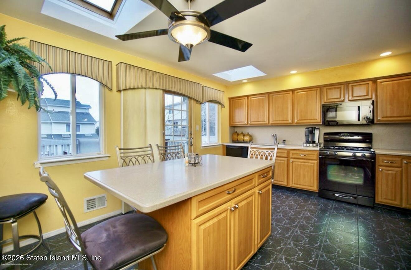 16 Shale Street Staten Island, NY 10314 - Photo 4 of 10 Image_20260225113804_253_25