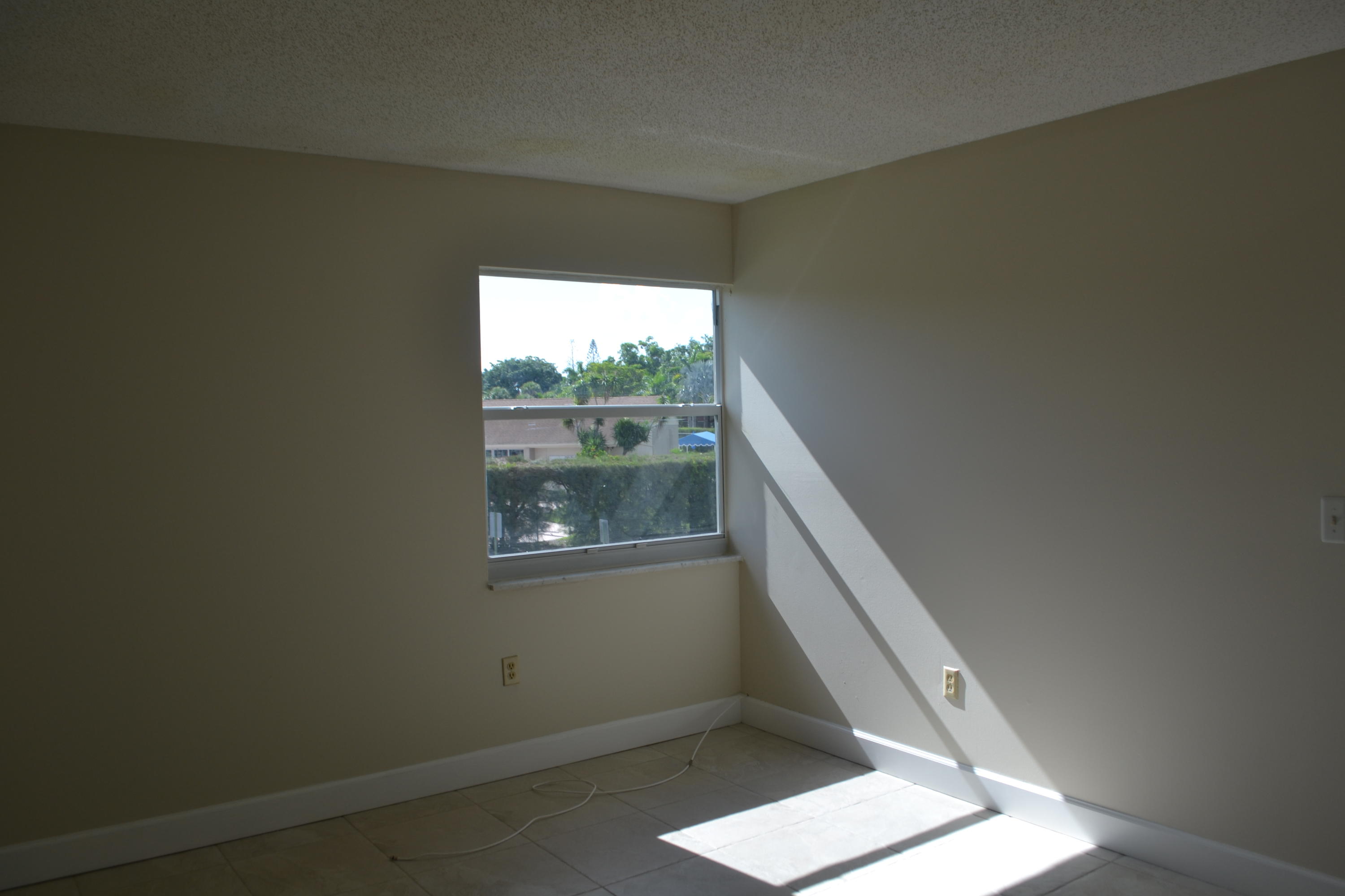 504 Davis Road, Unit 88 Palm Springs, FL 33461 - Photo 5 of 22 2019-07-15 22.38.58