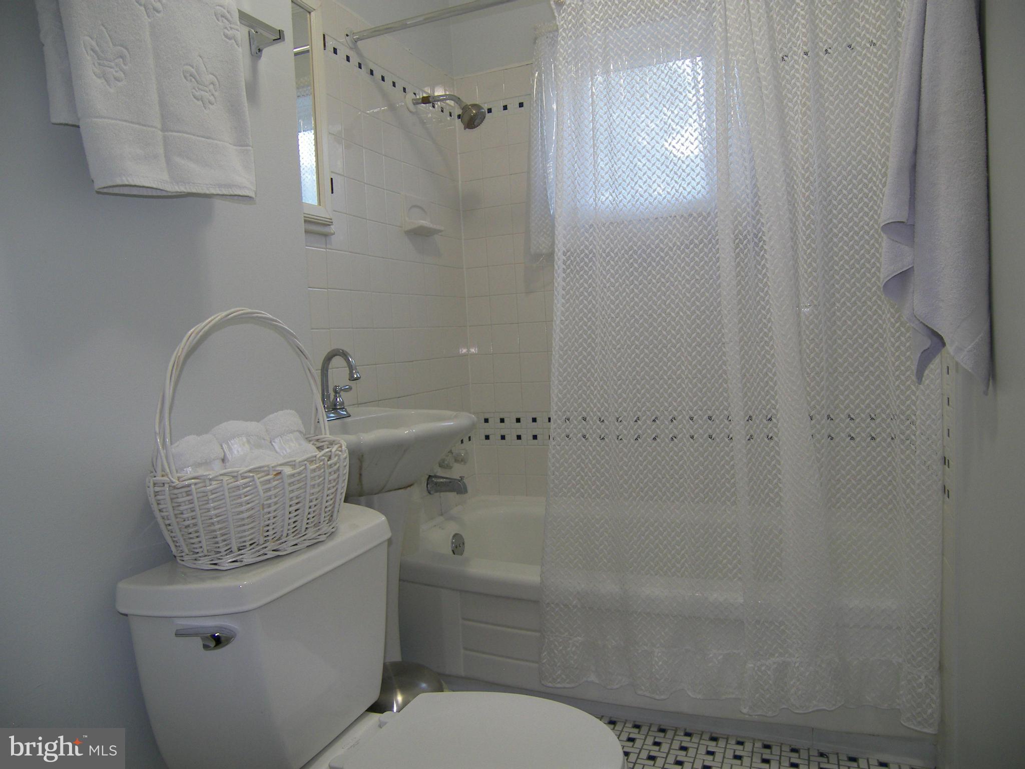 724 Silver Spring Avenue Silver Spring, MD 20910 - Photo 6 of 11 Bath