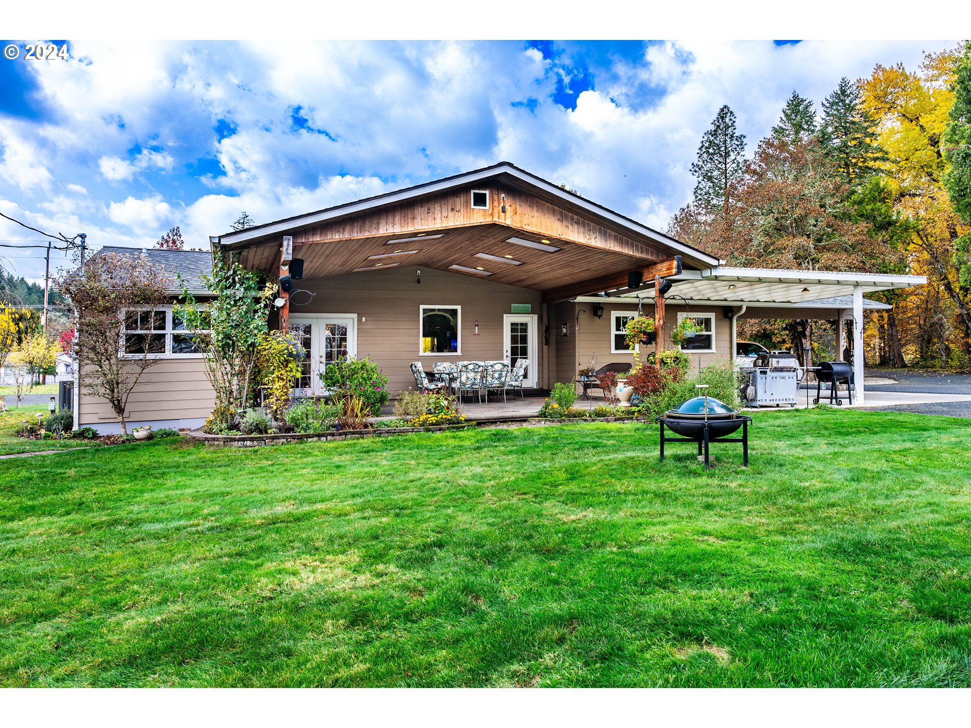 417 Elgarose Road Roseburg, OR 97471 - Photo 25 of 44 a view of a house with a backyard