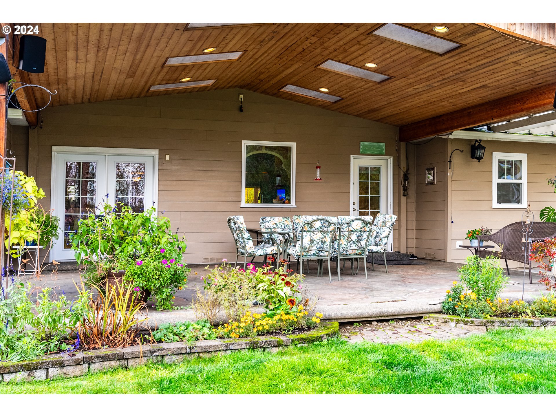 417 Elgarose Road Roseburg, OR 97471 - Photo 26 of 44 a front view of house with yard and seating
