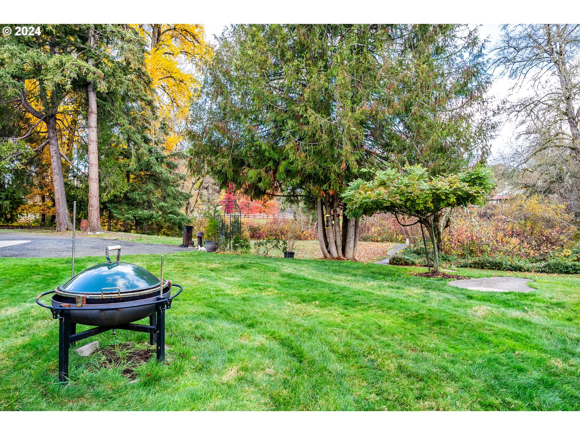 417 Elgarose Road Roseburg, OR 97471 - Photo 32 of 44 a view of a park with large trees