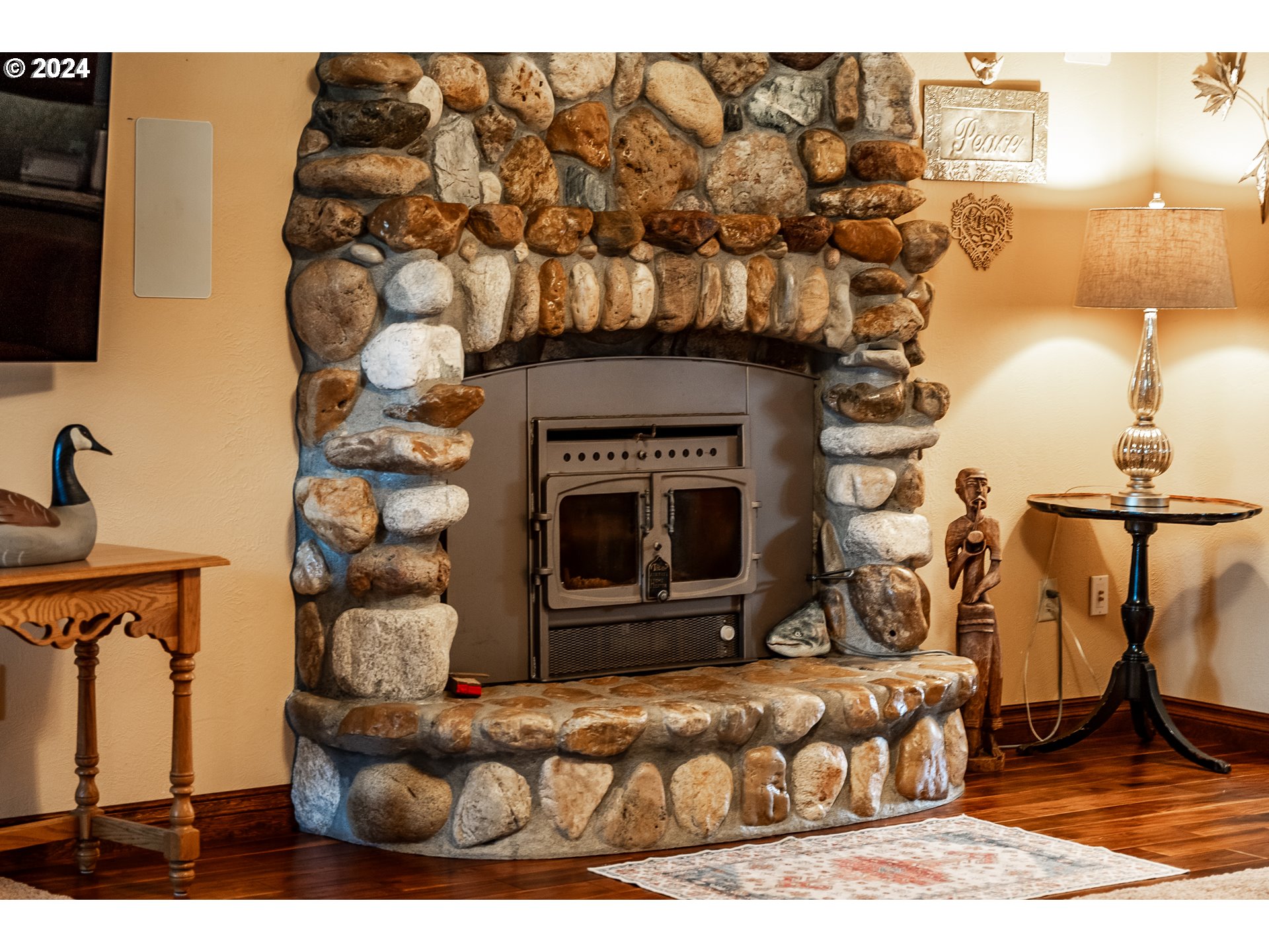 417 Elgarose Road Roseburg, OR 97471 - Photo 10 of 44 a living room with furniture and a fireplace