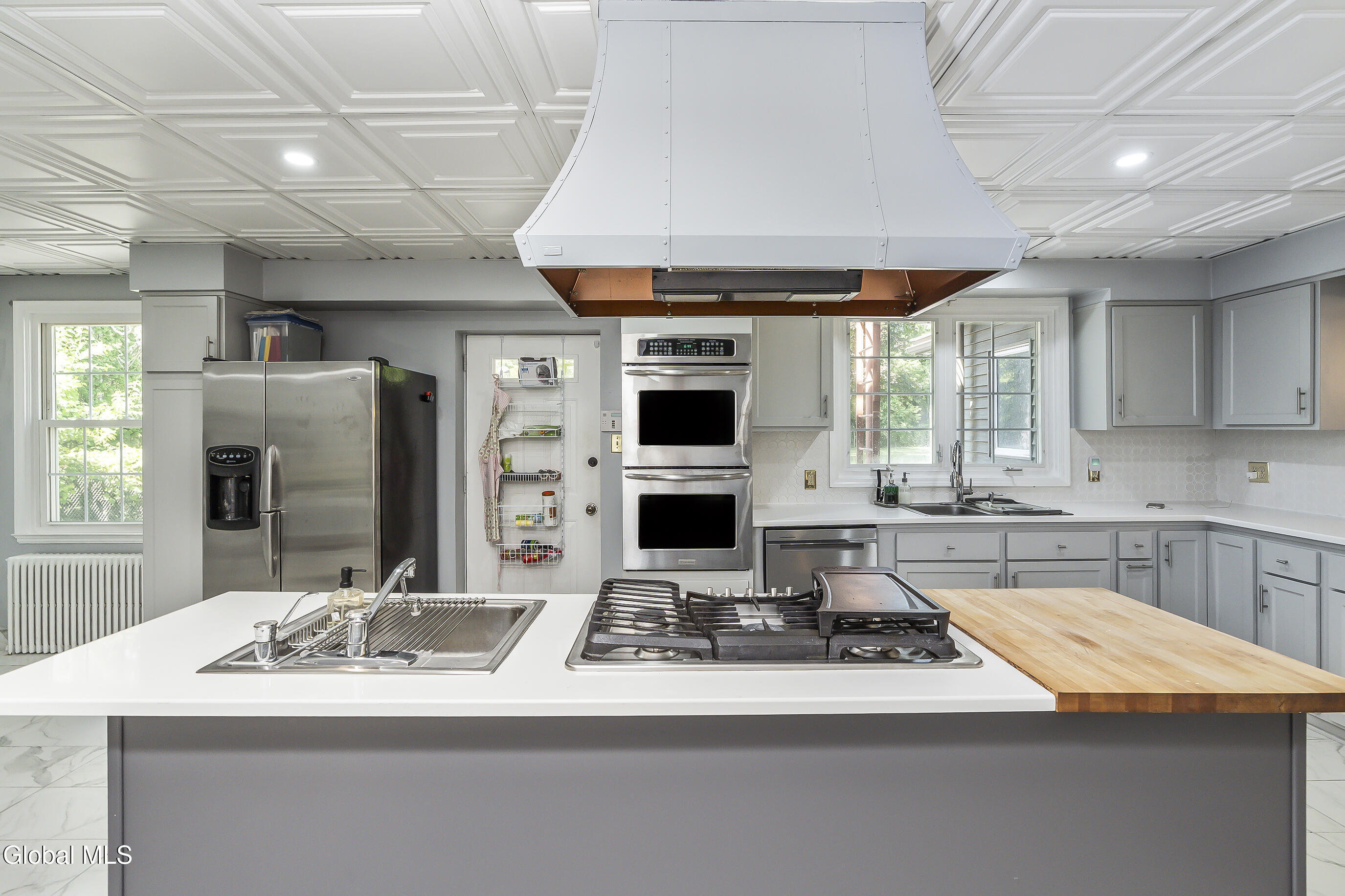 28 Tudor Road Albany, NY 12203 - Photo 2 of 35 035-28-Tudor-Rd