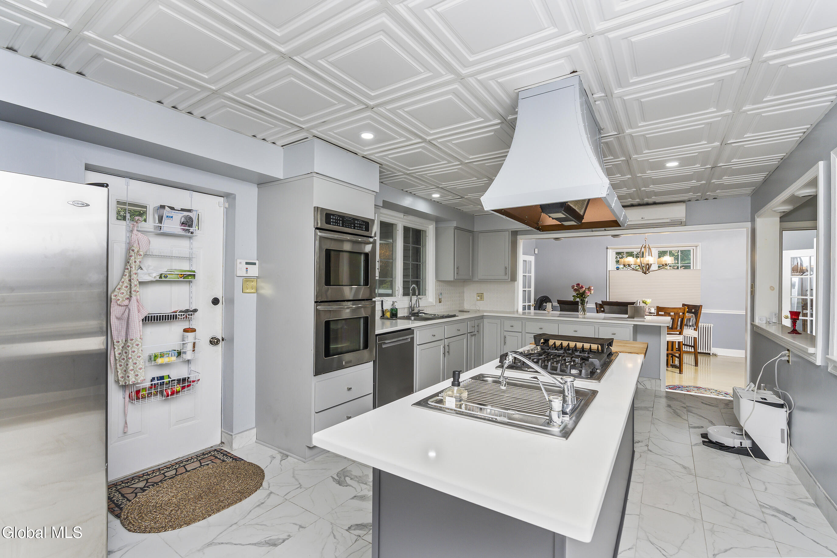 28 Tudor Road Albany, NY 12203 - Photo 3 of 35 031-28-Tudor-Rd