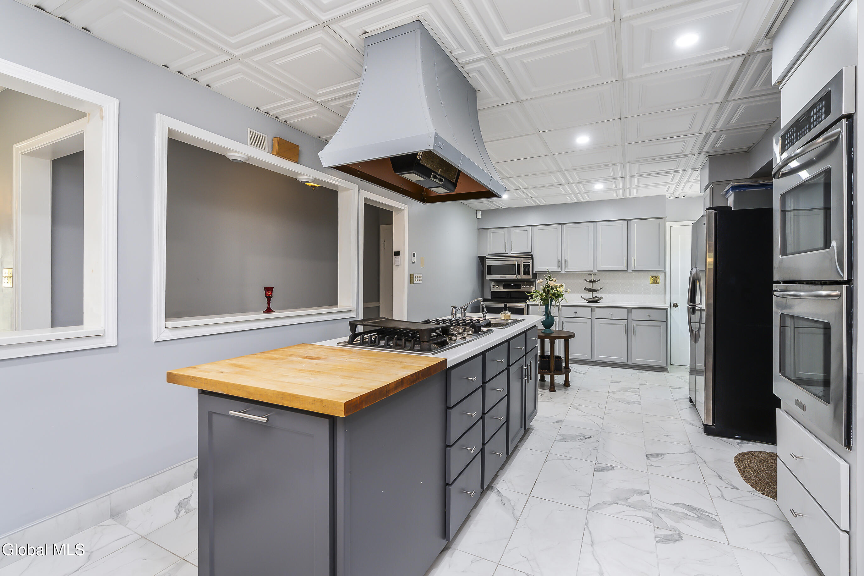 28 Tudor Road Albany, NY 12203 - Photo 4 of 35 034-28-Tudor-Rd (1)