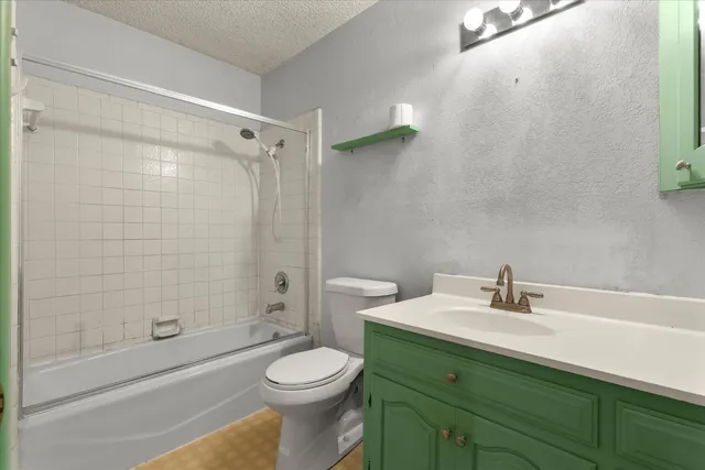 a close up view of washer and dryer