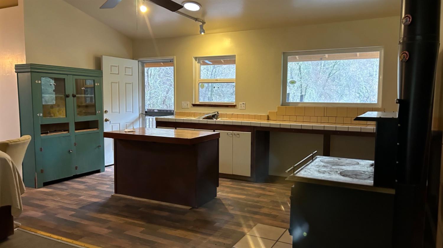 10165 Cave City Road Mountain Ranch, CA 95246 - Photo 25 of 39