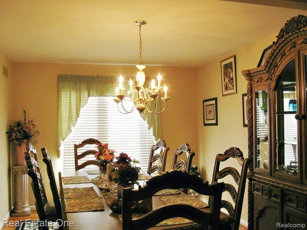1742 Chase Drive Rochester, MI 48307 - Photo 6 of 8 Dining Room